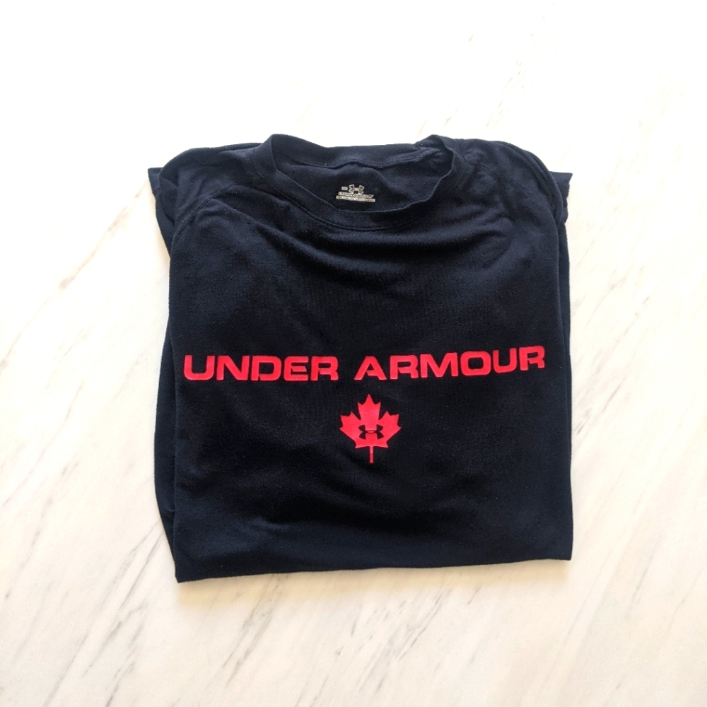 Under Armour Men's M t-shirt. Fits big